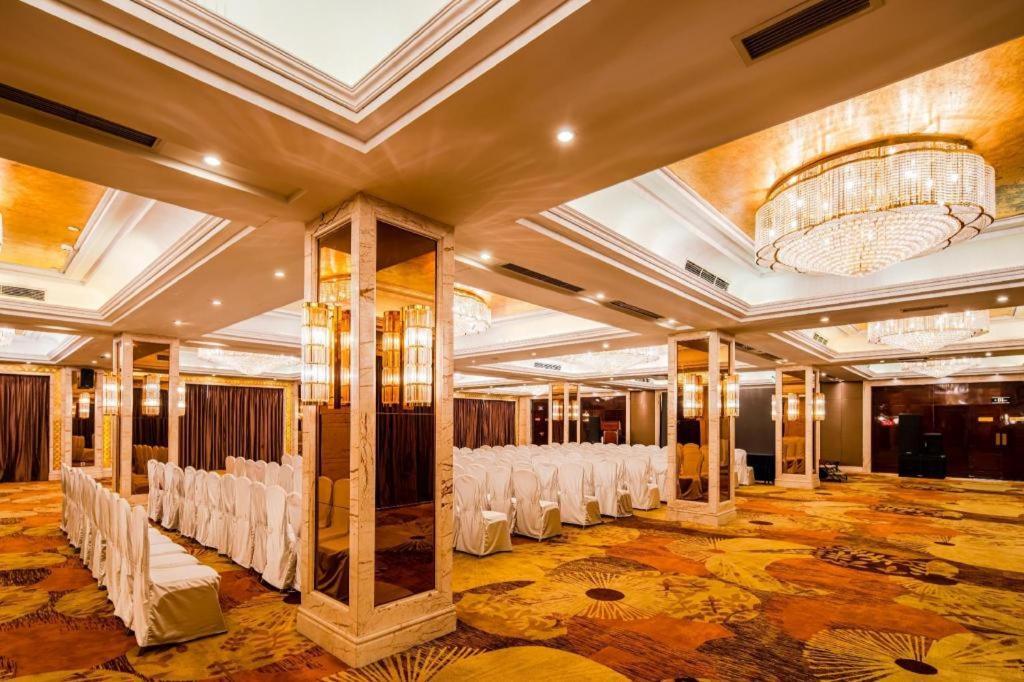 Chengdu Rising Butterfly Hotel Ngoại thất bức ảnh